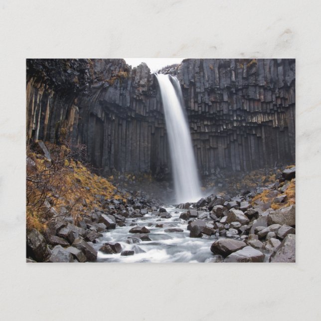 Cascada de Svartifoss en postal de Islandia (Anverso)