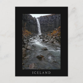 Cascada de Svartifoss, postal negra islandesa