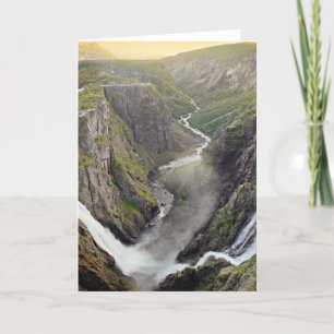 Cascada de Voringsfossen en tarjeta de
