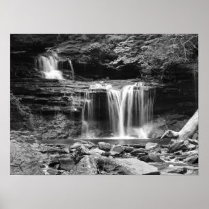 Cascada en la impresión en blanco y negro