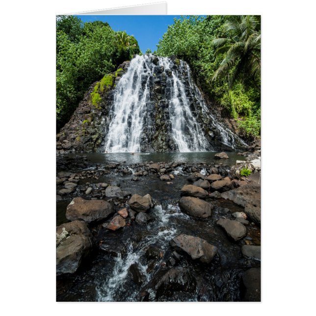 Cascada tropical Kepirohi (Frente)