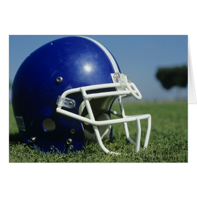 Casco de fútbol americano en hierba, de cerca (Anverso (Horizontal))