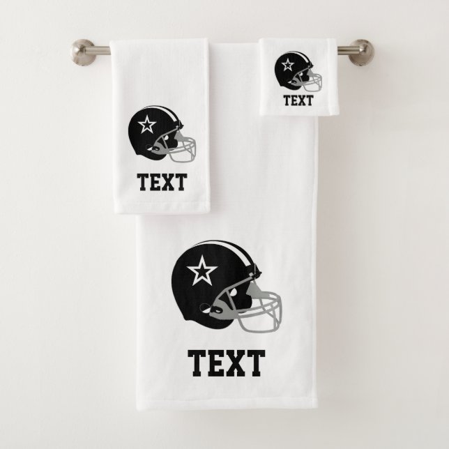 Casco de fútbol americano negro y texto sobre blan (In situ)