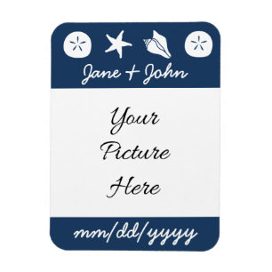 Cascos de mar de verano en el imán de la marina pa