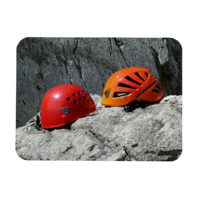 Cascos trepadores en un imán de rock (Horizontal)