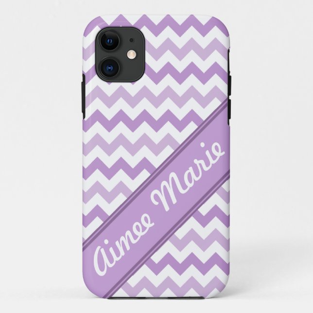 Case-Mate Para iPhone Funda de texto diagonal de chevron púrpura y blanc (Reverso)