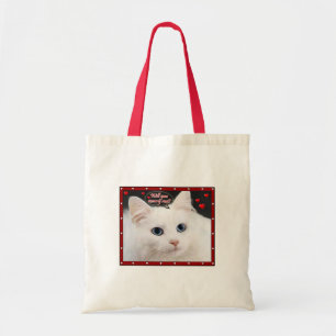 Cáseme gatito en una pequeña bolsa de asas