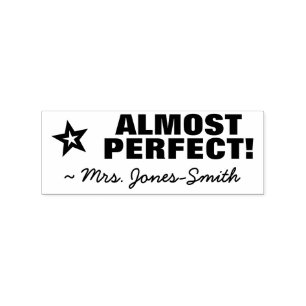 "¡CASI PERFECTO!" + Sello de goma de nombre del pr