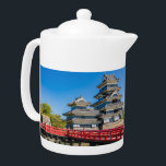 Castillo de Matsumoto y tetera puente<br><div class="desc">El Castillo de Matsumoto, en la ciudad de Matsumoto, en la prefectura de Nagano, está entre los castillos más antiguos y hermosos de Japón, y junto con el Castillo Hikone, el Castillo Himeji y el Castillo Inuyama, está designado como un tesoro nacional. El Castillo de Matsumoto es uno de los...</div>
