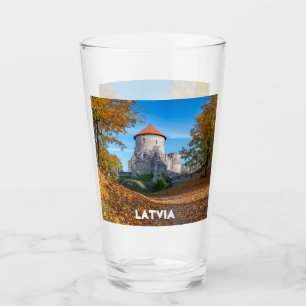 Castillo medieval rodeado de bosques