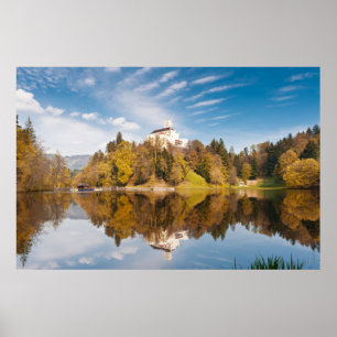 Castillo reflejado en el lago. Impresión de la