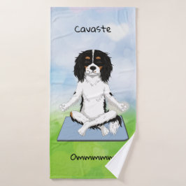 Cavalier de yoga tricolor King Charles Spaniel
