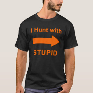 Caza con Estúpido - camiseta masculina con flecha