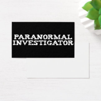 Caza fantasma de investigador paranormal