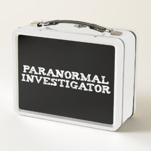 Caza fantasma de investigador paranormal