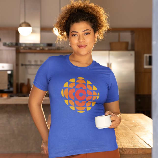 CBC 1974 Logo de la camiseta femenina (Person wearing t-shirt)