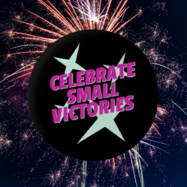 Celebra pequeñas victorias botón negrita de motiva (Subido por el creador)