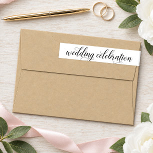 Celebración de Boda con Letra Caligráfica Blanca