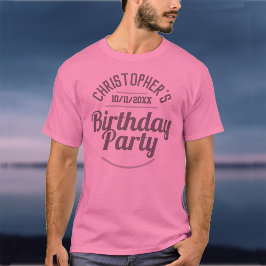 Celebración masculina de una camiseta de cumpleaño