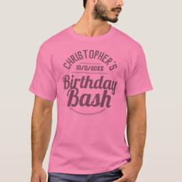 Celebración masculina de una camiseta de cumpleaño