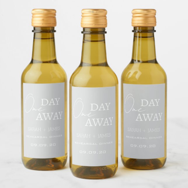 Cena de ensayo moderna de Sage Green a un día de d (Botellas)