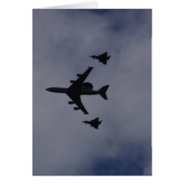 Centinela escoltado por Typhoons