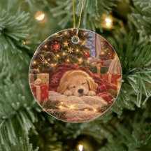 Adorno de perro durmiendo bajo el árbol de Navidad