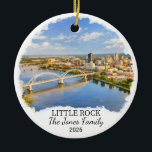 Cerámica Adorno personalizado de Little Rock, Arkansas pers<br><div class="desc">Un adorno de recuerdo de viaje personalizado diseñado para celebrar su viaje inolvidable. Ya sea que haya ido por trabajo,  disfrutado de una escapada romántica o participado en un programa de intercambio escolar,  este adorno conmemora un momento especial que siempre atesorará y querrá recordar durante años.</div>