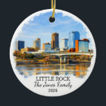 Cerámica Adorno Personalizado de Little Rock, Arkansas Pers<br><div class="desc">Un adorno de recuerdo de viaje personalizado diseñado para celebrar tu viaje inolvidable. Ya sea que hayas ido por trabajo,  disfrutado de un escape romántico o participado en un programa de intercambio escolar,  este adorno conmemora un momento especial que siempre atesorarás y querrás recordar durante años.</div>