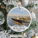 Cerámica Adorno Personalizado de Long Beach California Pers<br><div class="desc">Un adorno de recuerdo de viaje personalizado diseñado para celebrar su viaje inolvidable. Ya sea que haya ido por trabajo,  disfrutado de una escapada romántica o participado en un programa de intercambio escolar,  este adorno conmemora un momento especial que siempre atesorará y querrá recordar durante años.</div>