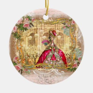Cerámica Marie Antoinette en un adorno de Navidad rosa