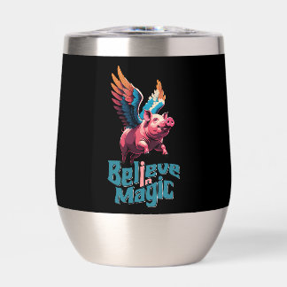 Cerdo lindo con alas coloridas | Creer en la magia