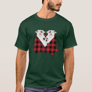 Cerdos en una camiseta abierta