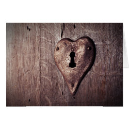 Cerradura en forma de corazón rústica en