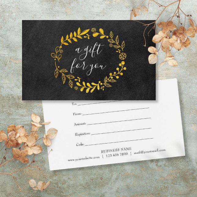 Certificado de regalo de guirnalda de bosque dorad (Gold Woodland Garland Chalkboard Gift Certificate)