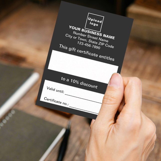 Certificado de regalo negro para empresas (Customer holding business black gift certificate)