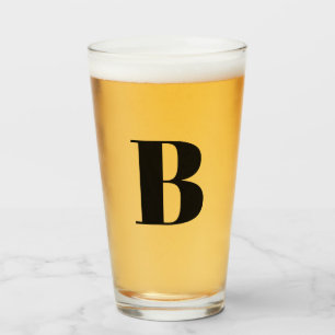 Cerveza con inicial de monograma moderno