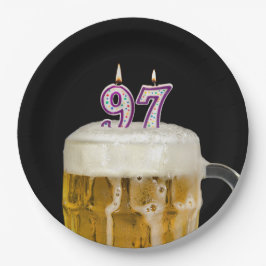 Cerveza del 97 cumpleaños en plato de papel negro