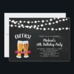 Chalkboard, alentamos 30° cumpleaños de invitación<br><div class="desc">Celebra tu día especial con esta elegante invitación de cumpleaños. Este diseño presenta luces de cuerda,  gráficos de vidrio de cerveza con fondo de pizarra.</div>