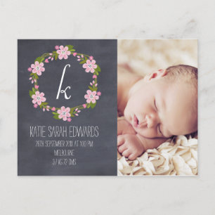 Chalkboard Chica Floral Invitación de bebé postal