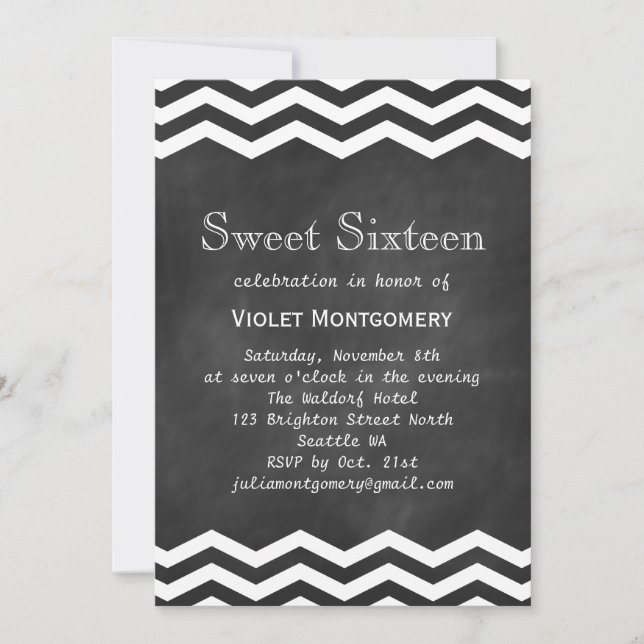 Chalkboard y Chevrons Blancos Dulces 16 Invitación (Anverso)
