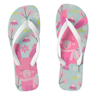 Chanclas Abundantes y flores rosas