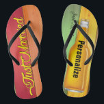 Chanclas Apenas playa casada de la cerveza<br><div class="desc">¡Apenas casado! Flips-flopes de la cerveza para los recienes casados. Grande para una luna de miel de la playa. Personalice y añada los nombres y la fecha de encargo del boda.</div>