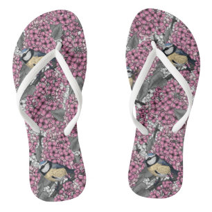 Chanclas Aves en un jardín de lilas rosadas