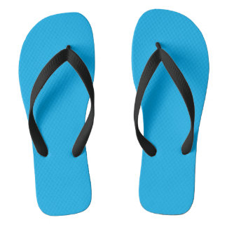 chanclas azul brillante con correas negras