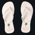 Chanclas Banqueta Rubor Bachelorette<br><div class="desc">Solomillo de soltera personalizado con "tribu de novias" en escritura moderna y una palmera tropical acuarela en un fondo ondulado. Personaliza con el nombre - compra uno por cada mujer.</div>