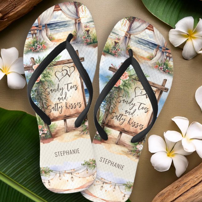 Chanclas Besos de arena salados de bodas de playa personali (Montage personalized flip flops from the Sunset Beach Wedding Collection by Darling & May)
