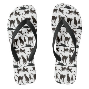 Chanclas Blackie, el gato negro se tambalea