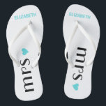 Chanclas Blue Mrs Flip Flops| Boda de novias personalizadas<br><div class="desc">¡Un lindo añadido a su playa de destino o boda de piscina! Baile la noche en estos cómodos chancletas de brida. La palabra "señora", un corazón azul acuático y el nombre de las novias personalizado. Para ver las chancletas del novio, por favor visite mi tienda "La Princesa Hungaricana" en www.zazzle.com/hungaricanprincess*....</div>