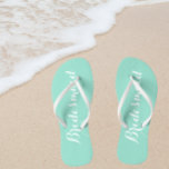 Chanclas Boda Bridesmaid Trendy Seafoam<br><div class="desc">Dé un regalo a sus bodas damas de honor con estos elegantes chanclas de la dama de honor que son de un moderno color marino junto con un guión blanco y estilizado para complementar tu esquema de color boda similar. Seleccione el tamaño del pie junto con otras opciones. Usted puede...</div>